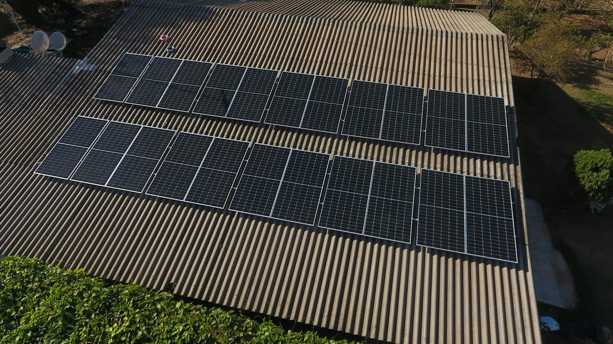 Nave industrial con instalación fotovoltaica